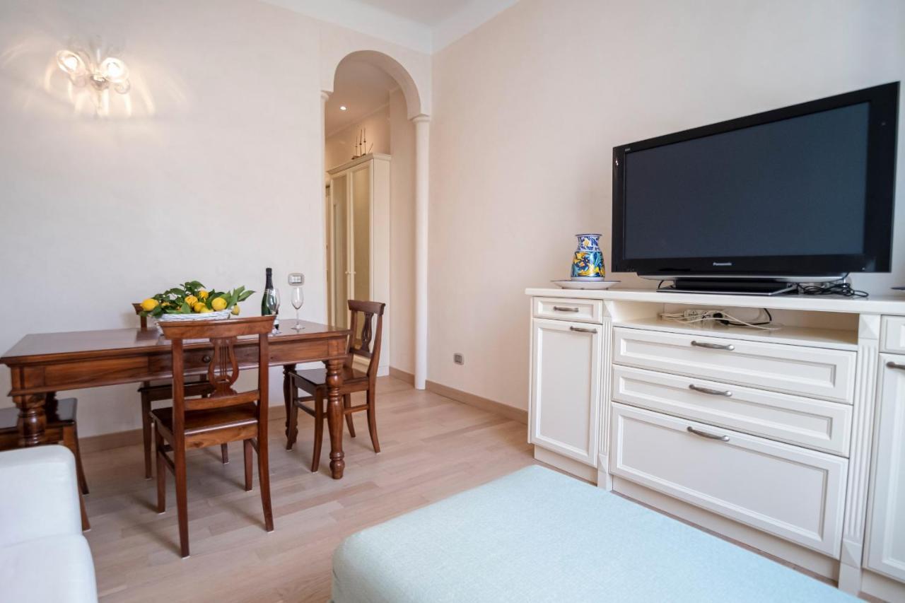 Noliday Suite Riviera Luxury Sea Flat Exterior photo